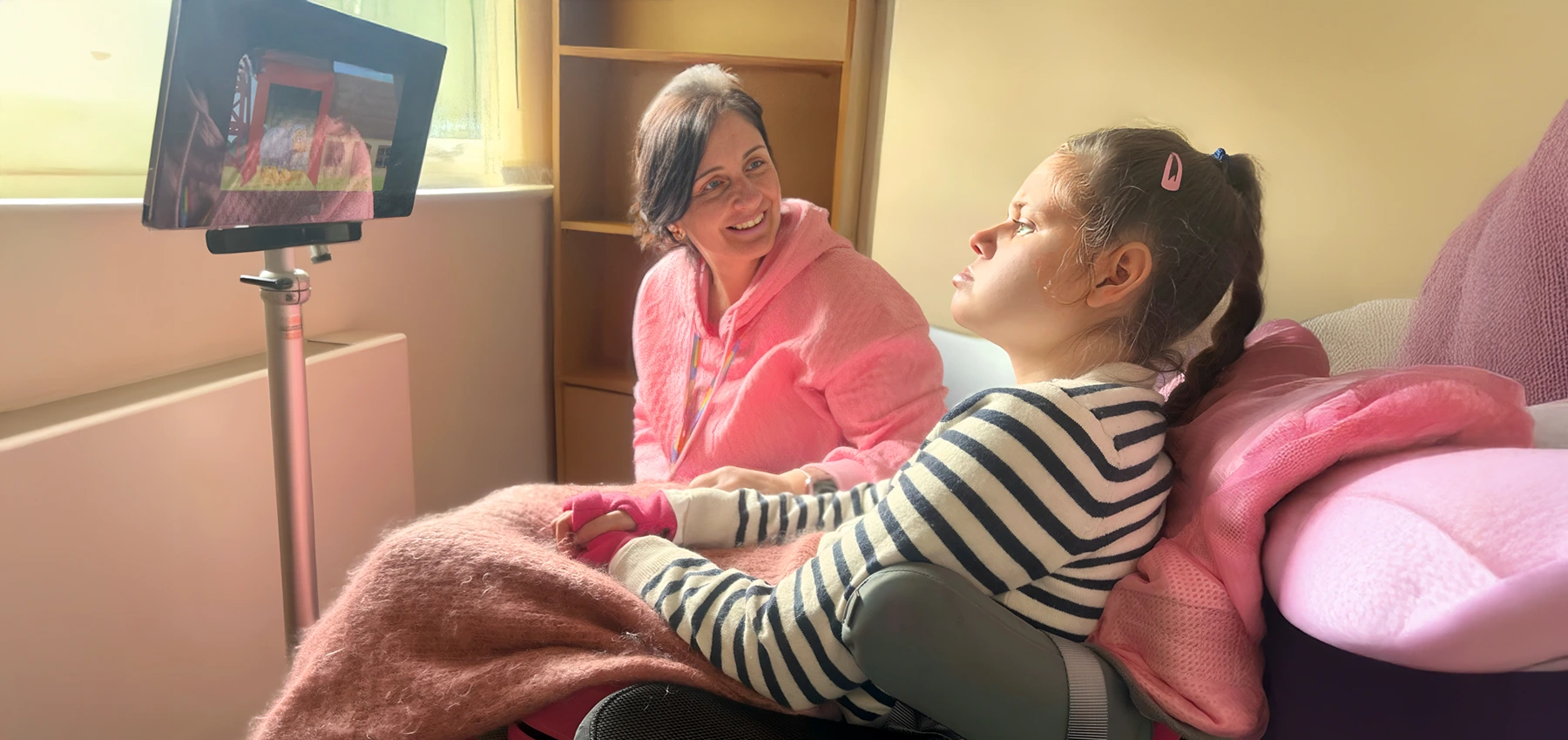 SoLO service user using eye-gage technology during an Evolve session